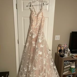 Wedding dress size 12/14 with long train and open back with zipper closure pink